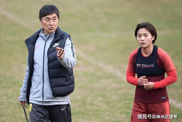 佛罗伦萨在意甲激战中4：2胜威尼斯；皇马19岁小将闪耀赛场